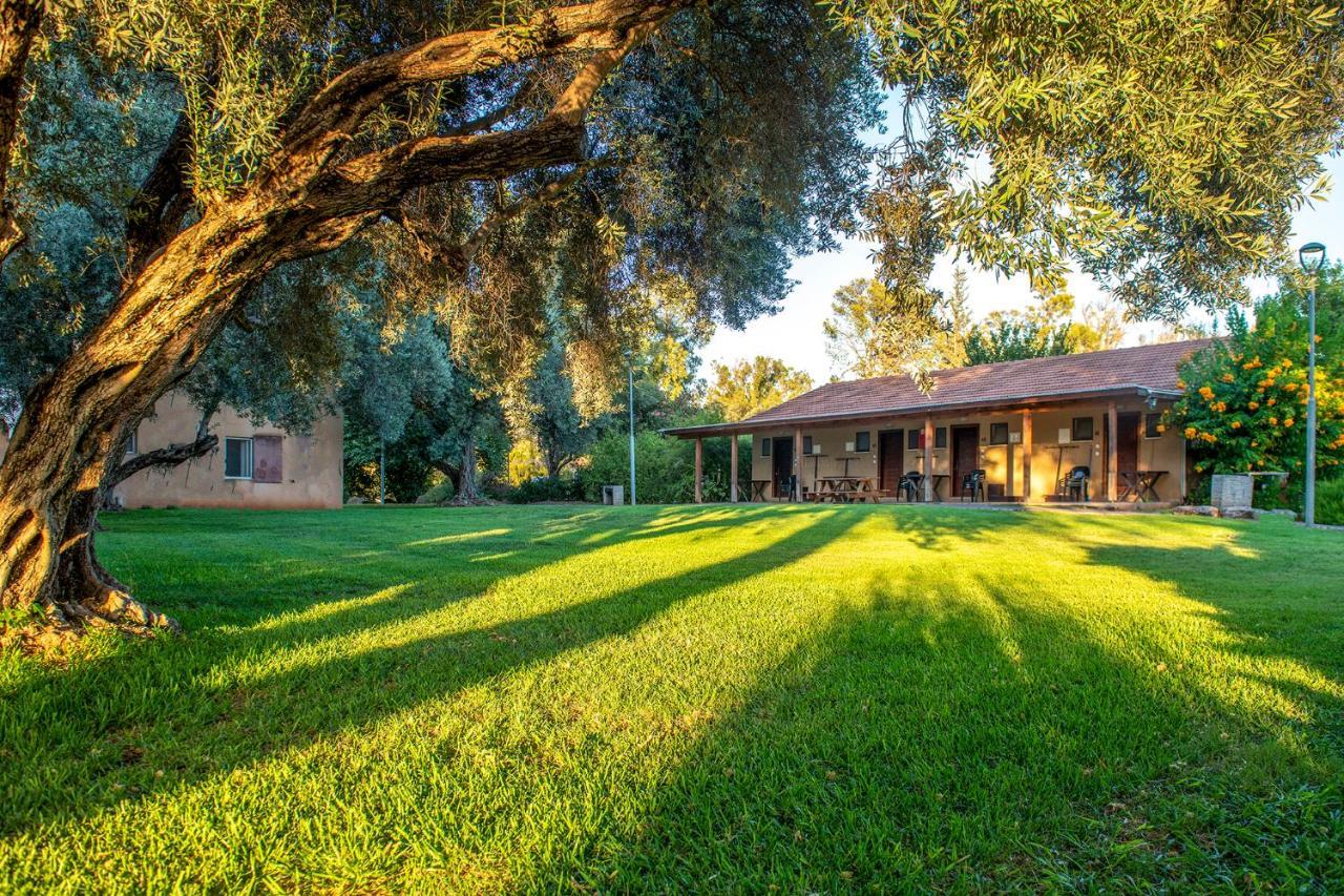 כפר הנופש קיבוץ גדות Kibbutz Gadot Galilean Resort Екстер'єр фото