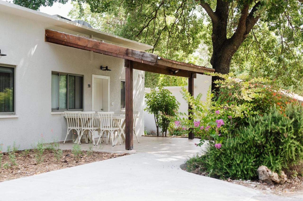 כפר הנופש קיבוץ גדות Kibbutz Gadot Galilean Resort Екстер'єр фото